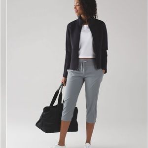 🤩🌸 Lululemon Dance Studio Crop II (Unlined 20")
Battleship